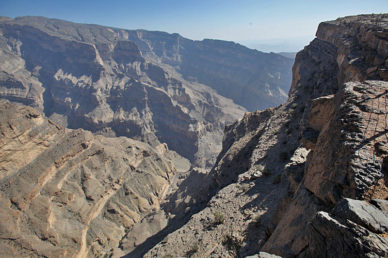 Vom Jebel Shams aus kann man 1.000 Meter in die Tiefe blicken