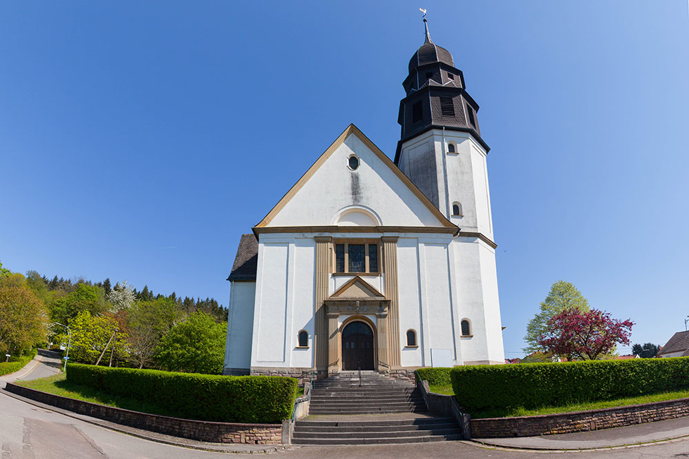 Kirche beim Start in Güdesweiler