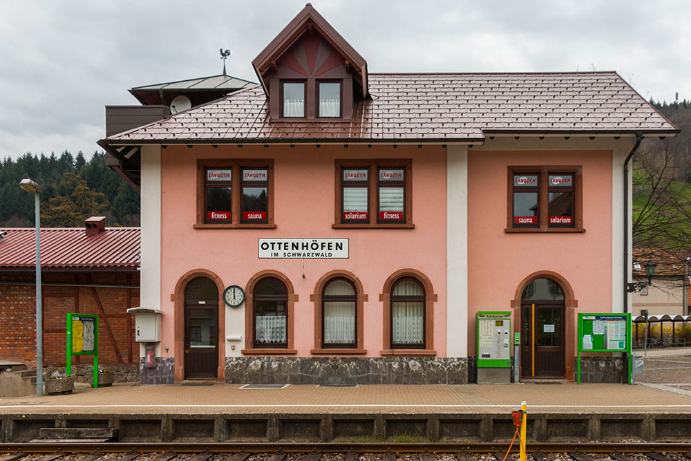 Start am Bahnhof von Ottenhöfen
