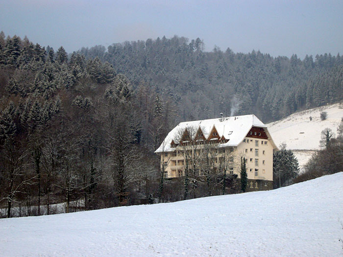 Steht leer, aber der Schornstein raucht
