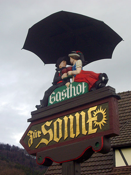 Nomen (non) est Omen, der Schirm spricht Bände