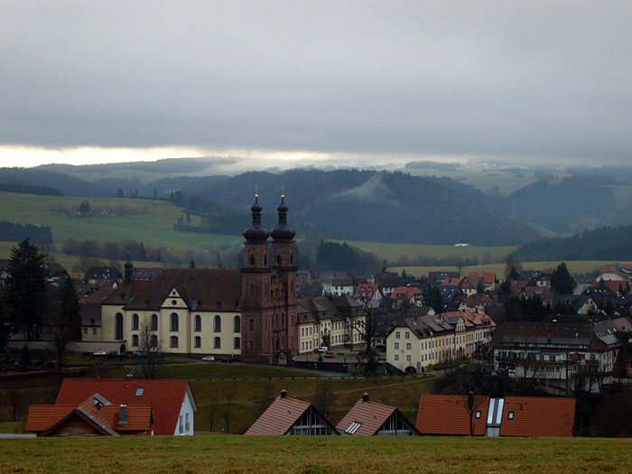 Blick auf St. Peter mit Kloster