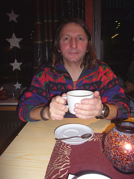 Der wärmende Kaffee ist bitter nötig