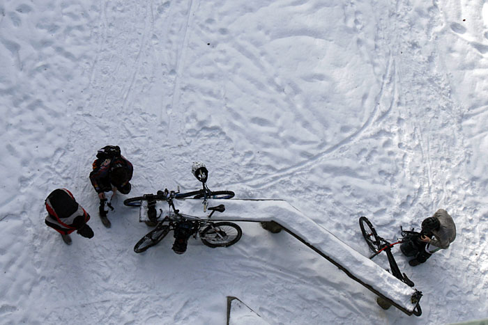 Einige unverzagte Radfahrer, brrrr