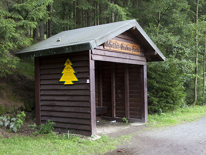 Die Schalker-Graben-Hütte schützt bei Bedarf vor Regen