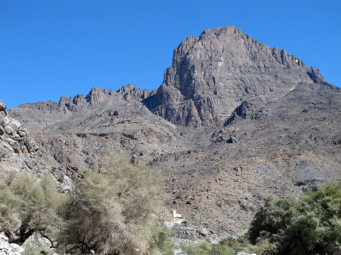 Fahrt durch die Bergwelt des Wadi Bani Kharous