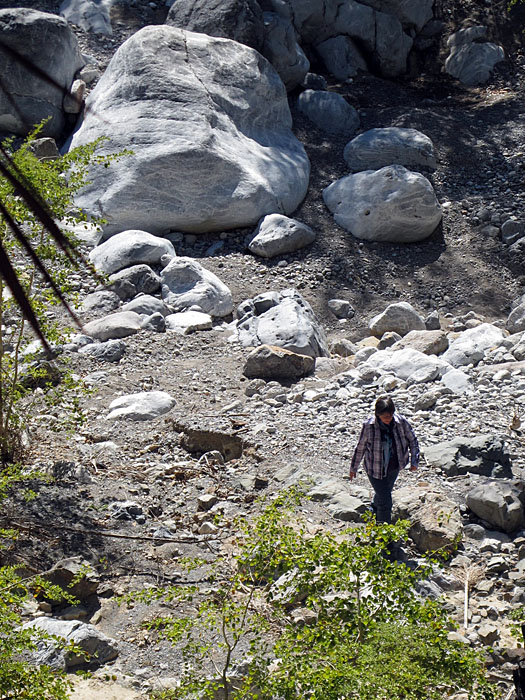 In der Hitze schützt die lange Kleidung ...