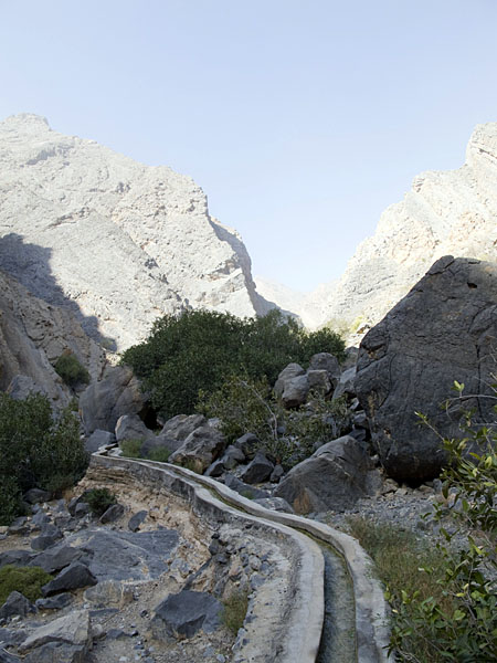 Der Wasserlauf ist ein prima Weg durch die Schlucht