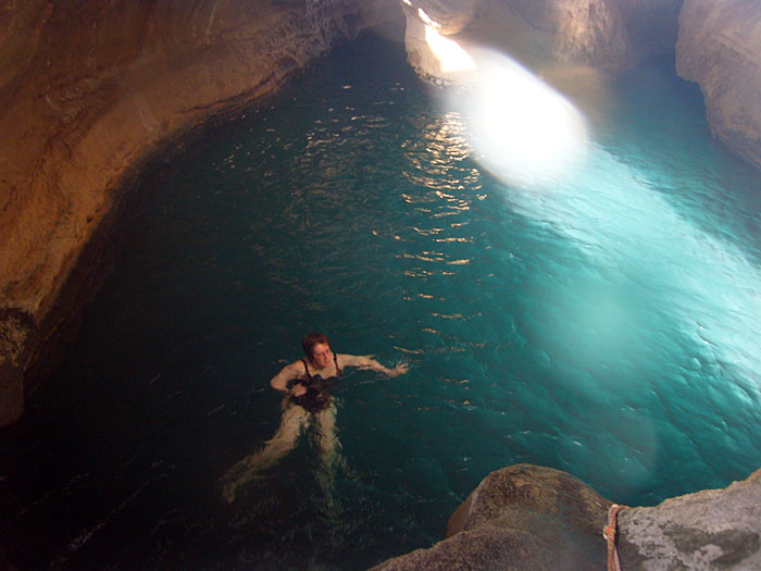In die Höhle sind wir natürlich auch wieder reingeschwommen