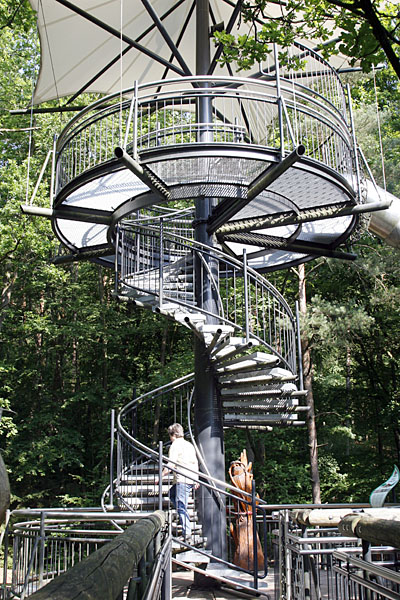 Aufstieg zum Einstieg in die Rutschbahn