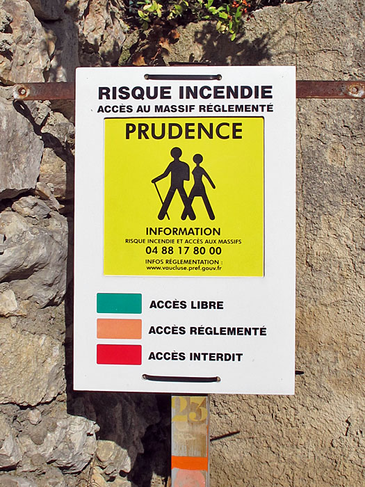 Start der Wanderstrecke in Mérindol