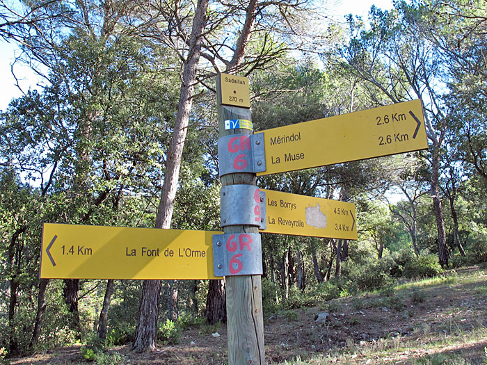 ... da freut man sich über die Begegnung mit den Hinweisschildern ;-)