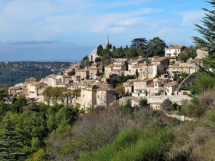 Auch Bonnieux liegt direkt auf einem Berg