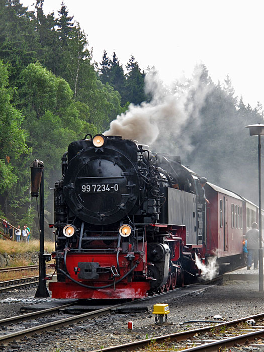 Wir haben Glück, gerade als wir den Schierker Bahnhof passieren ...