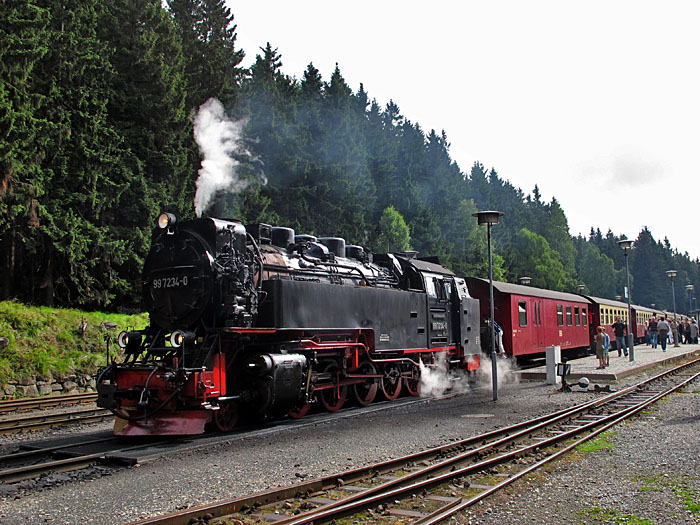 ... treffen wir dort auf die Brockenbahn der Harzer Schmalspurbahnen