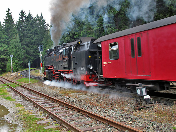 Der Zug nimmt Fahrt auf