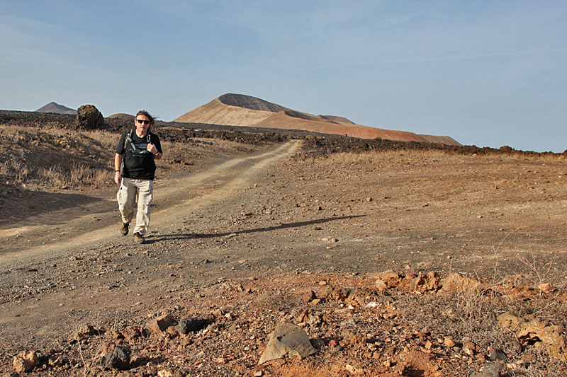 Rückzug: Knie links und Ellenbogen rechts blutig, Wasserflasche kaputt :-(
