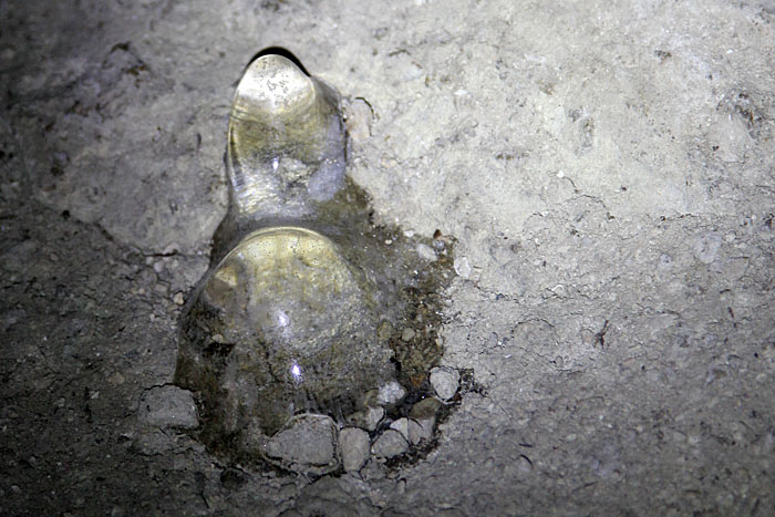 Die Eis-"Stalakmiten" am Boden