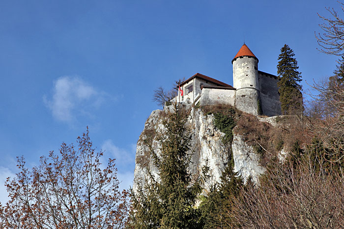 Blejski Grad vor blauem Himmel