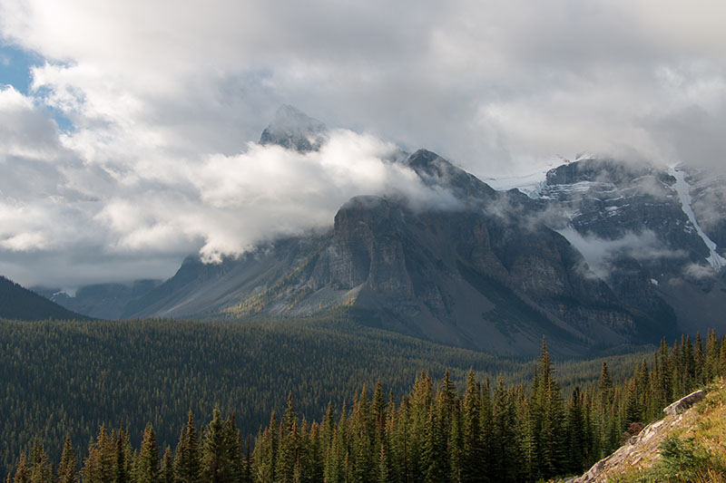 Blick nach vorn zu den Bergen