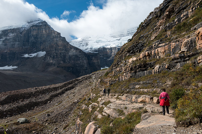 Auf teils schmalen Pfaden ...
