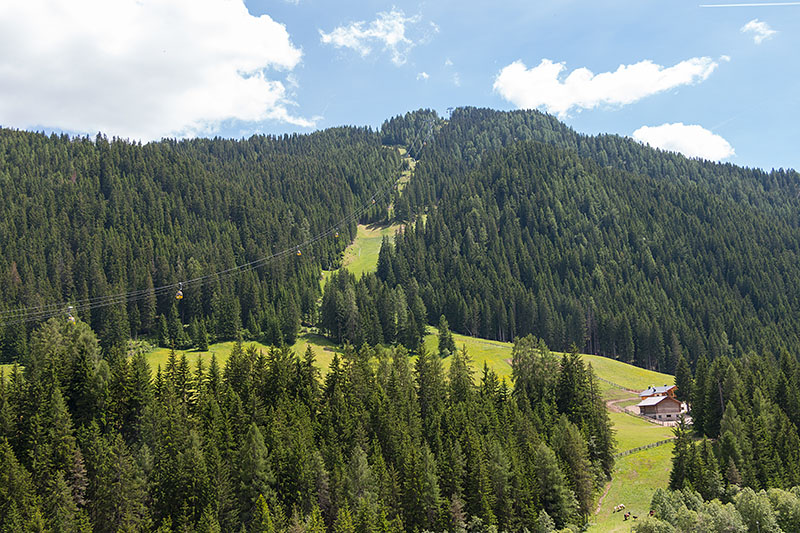 "Bedrohlich" führt das Seil zur Bergstation ...