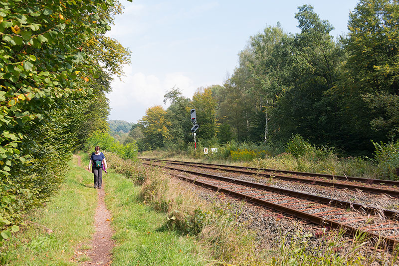 Wanderweg an der Bahnstrecke ...