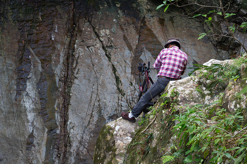 ... sich für ein paar Fotos an den Abgrund zu positionieren