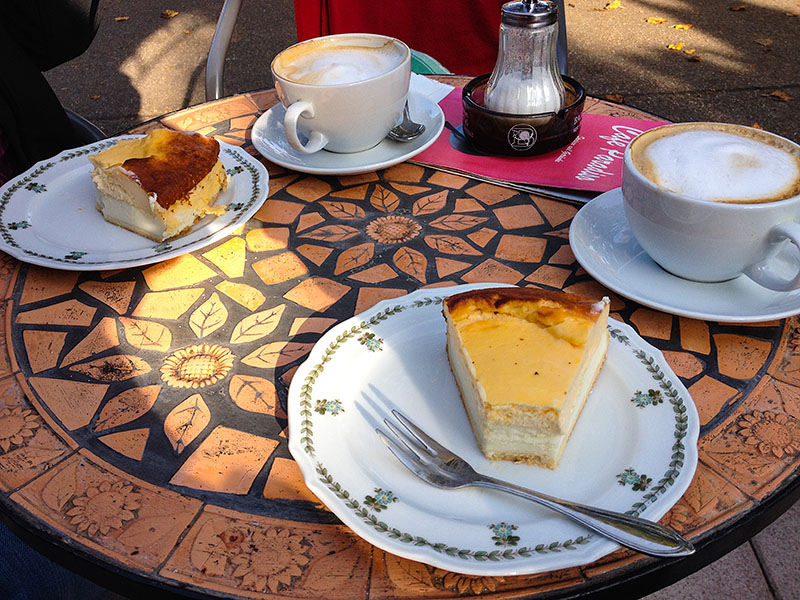 Lecker Kaffee und Kuchen