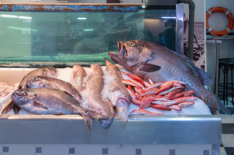 ... den Fisch gleich zubereiten lassen und vor Ort verspeisen