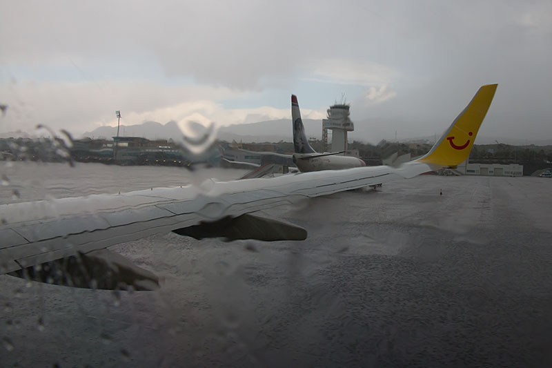 Landung im strömenden Regen