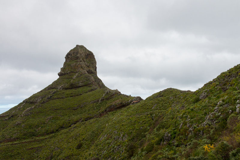 Zur kleinen Hütte (rotes Dach) müssen wir nun hinlaufen