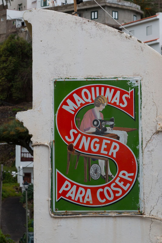Singer Nähmaschinen gibt es überall ;-)
