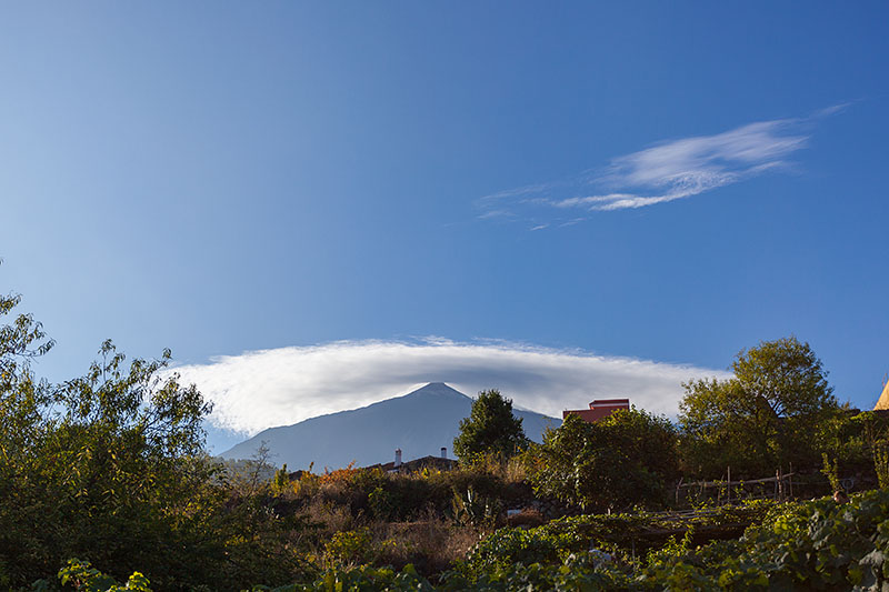 Der Teide unterm Wolkenschirm