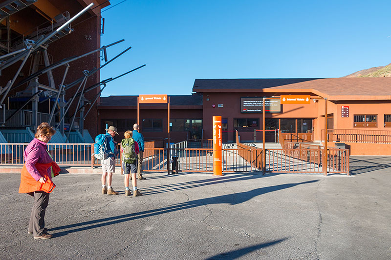 Kurz vor 09:00 Uhr stehen wir am Eingang zur Seilbahn