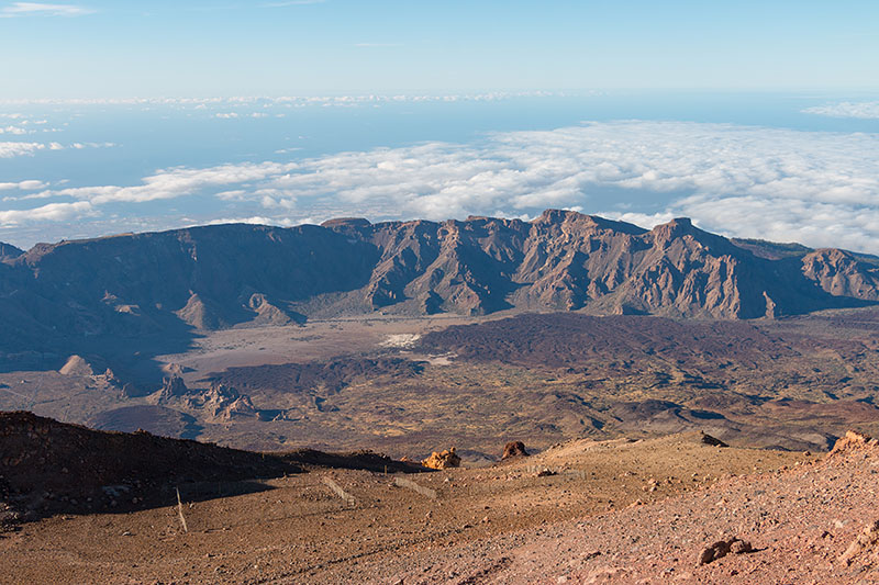 Die "kleinen" Hügel links unten sind die Roques del Garcia ...