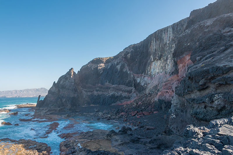 Der Küstenpfad endet an einer Steilküste