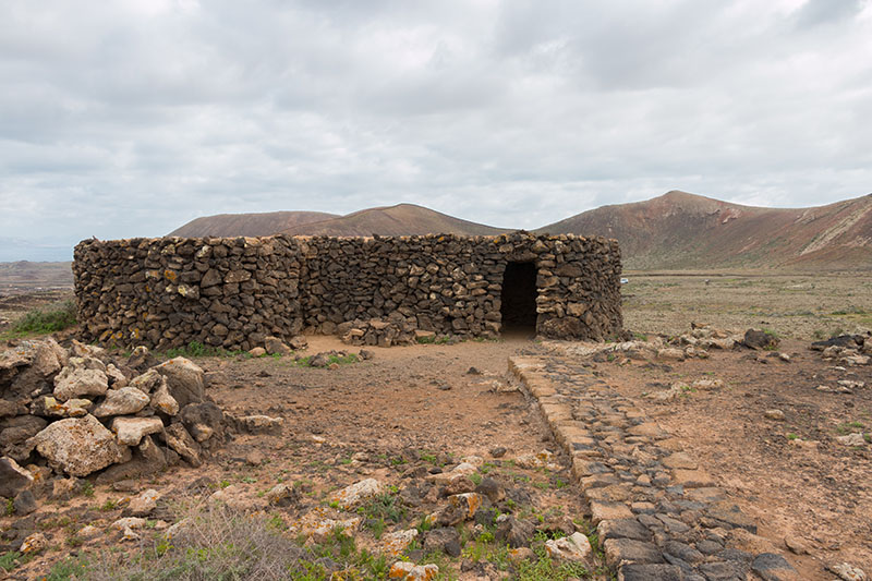 ... zu einer alten Schäferhütte