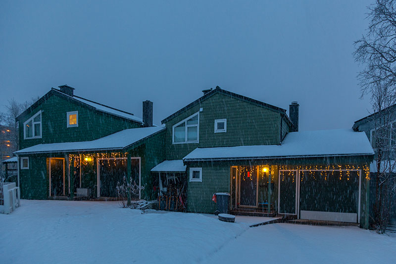 ... deren Häuser weihnachtlich beleuchtet sind
