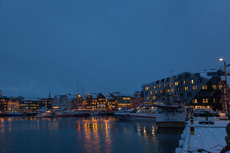 ... laufen wir nochmal durch den Hafen