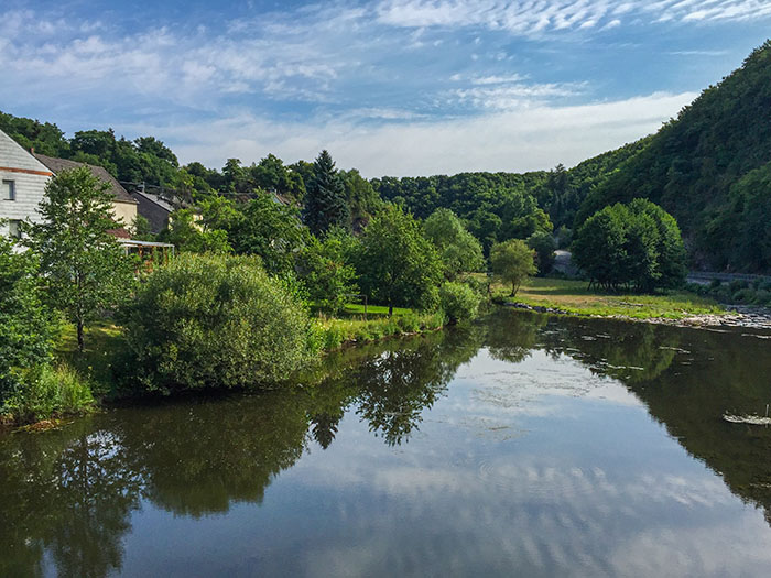 Die Nahe von der anderen Seite der Brücke aus gesehen ...