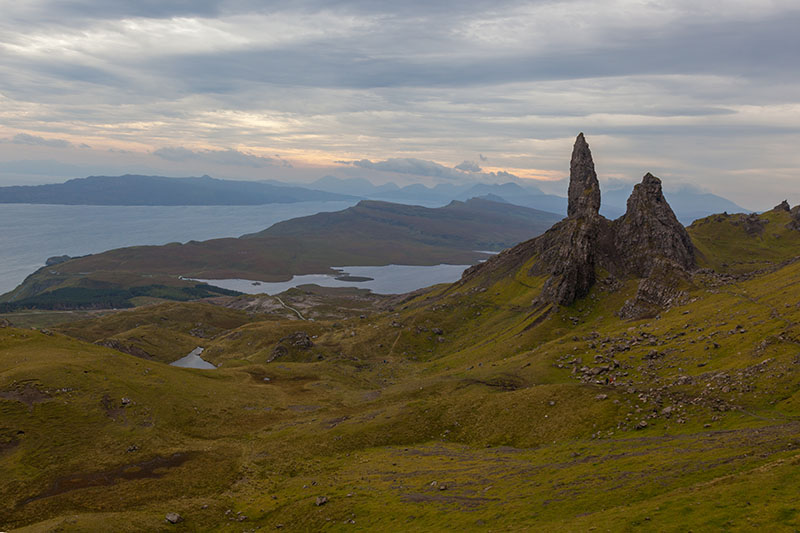 Sound of Rassay, Loch Leathan und der Old Man of Storr
