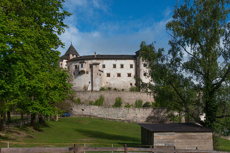 Vor der Wanderung besuchen wir das Castel Prösels ...