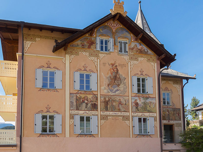 Im Ort gibt es einige schöne Häuser