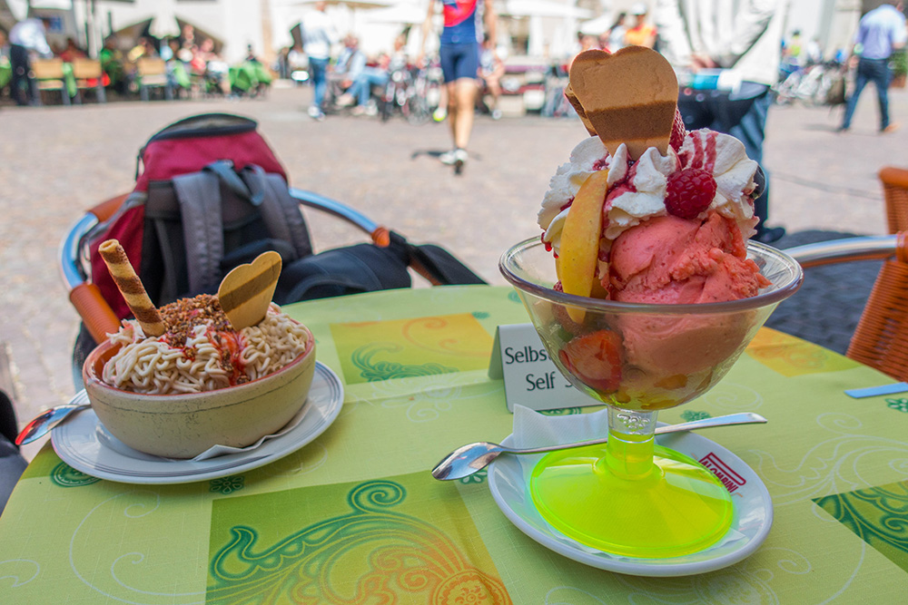 Das obligatorische Eis bei Innerhofer in Kaltern