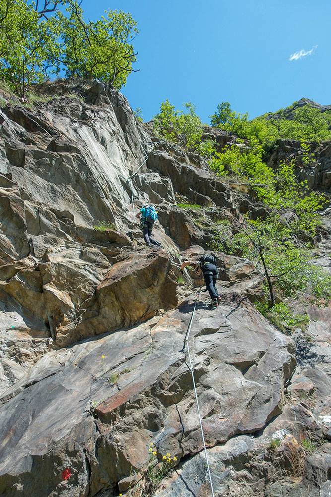 Nach der Seilbrücke geht es hier weiter