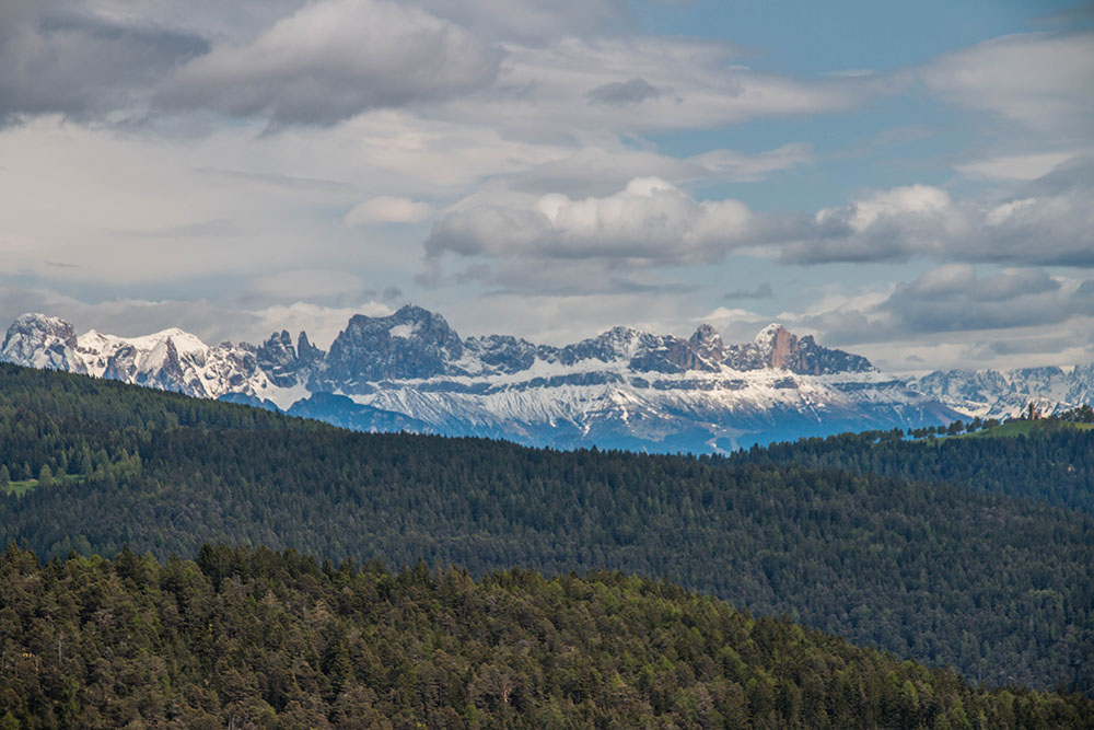 ... überblickt man die Berge ...