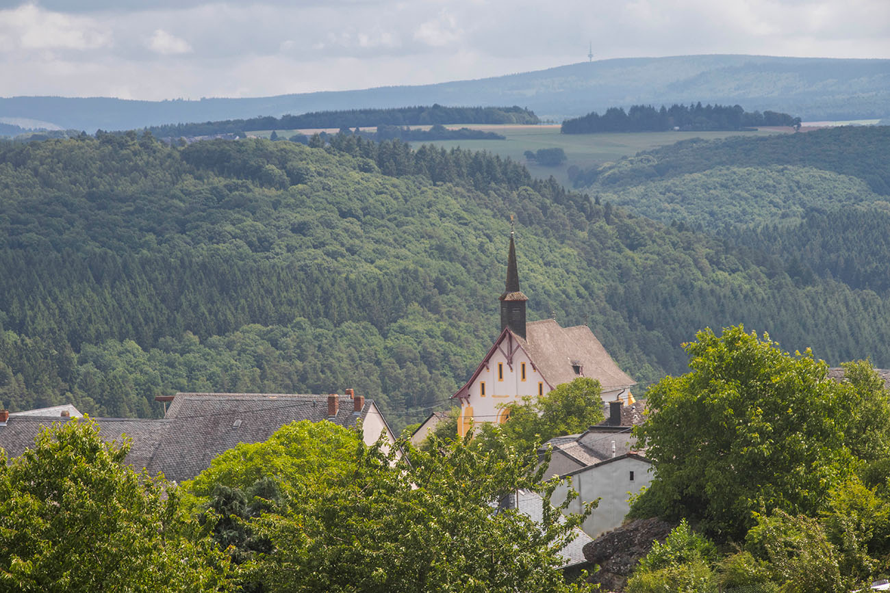 Die Kirche von Prosterath ... 