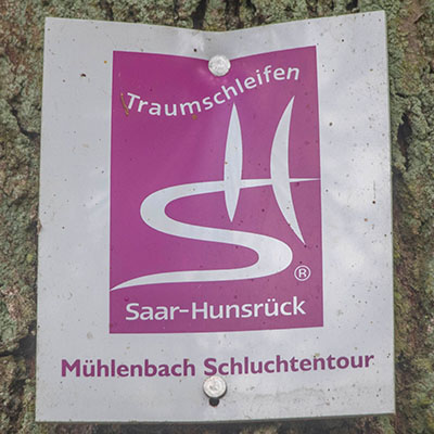 Kennzeichnung der Mühlenbach-Schluchtentour 