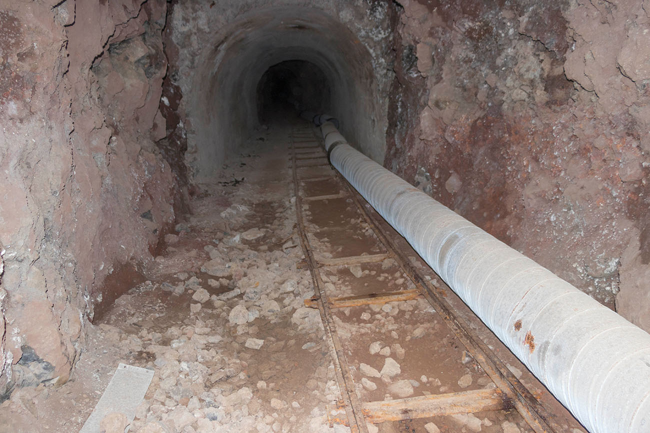 Bei diesem Boden sollte man unbedingt eine Taschenlampe dabei haben 